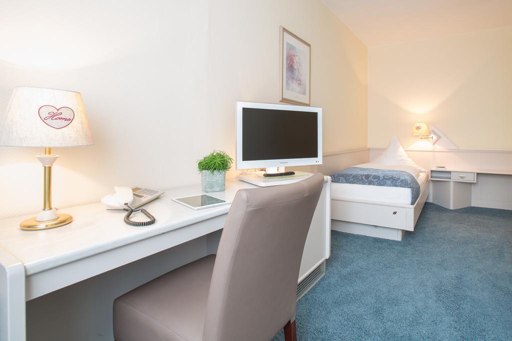 Hotel Kristall Weisswasser Ruang foto