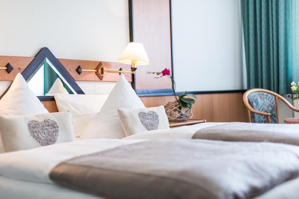 Hotel Kristall Weisswasser Bagian luar foto